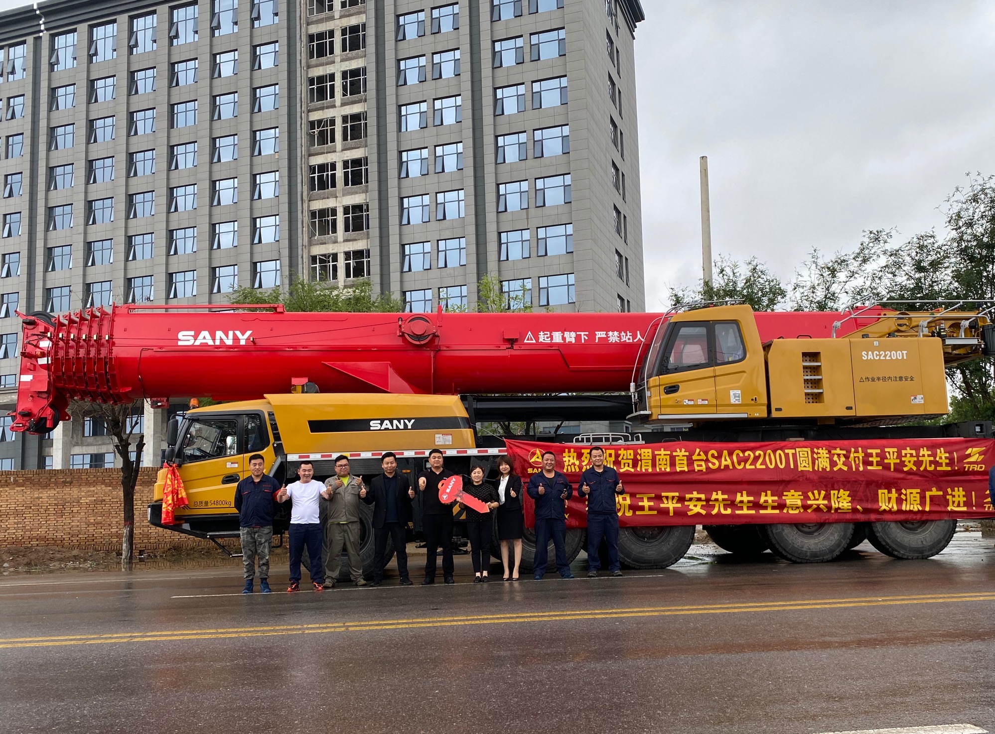 陜西渭南首臺三一SAC2200T成功交付蒲城瑞安工程機(jī)械有限公司